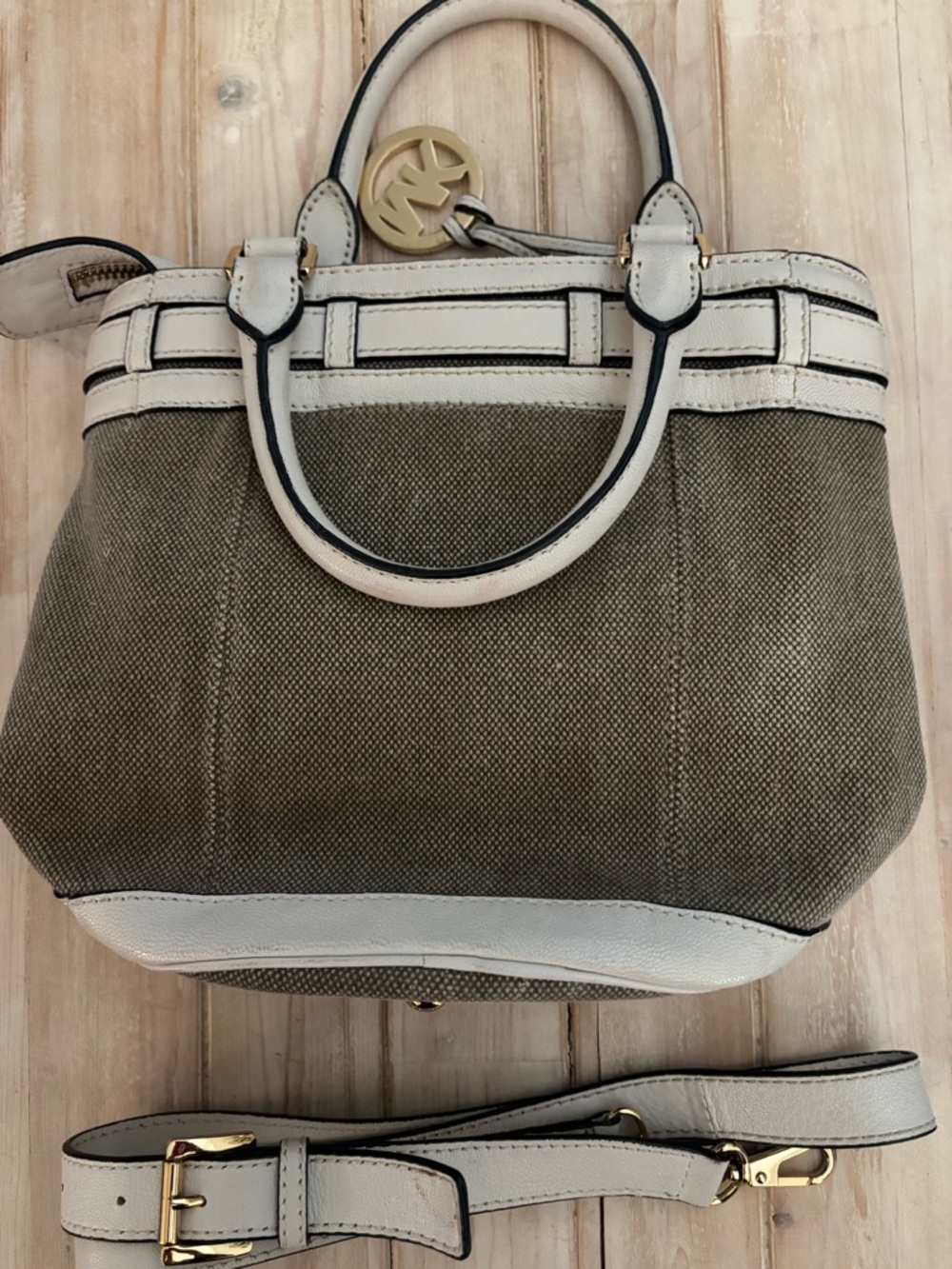 Michael Kors Retired Kingsbury Buckey Canvas/leather Crossbody - Picture 4 of 11